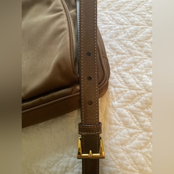 Authentic crossbody Prada nylon with leather strap and gold hardware - Picture 10 of 12